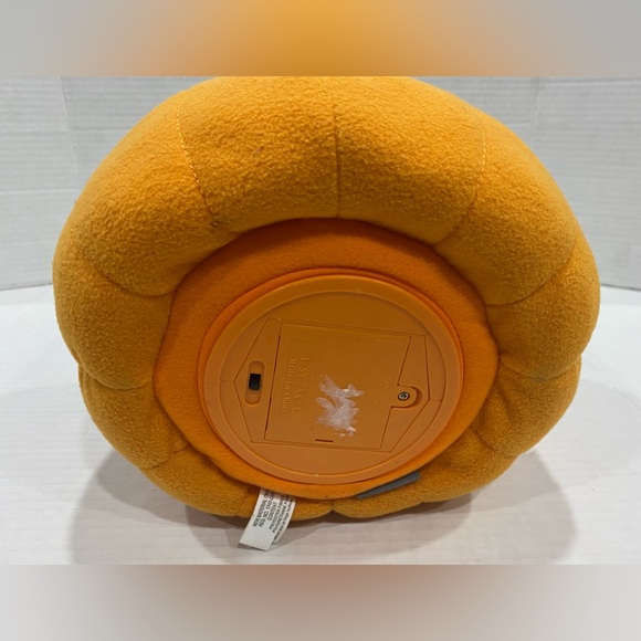 PEEK A BOO BLACK CAT 2021 HALLMARK PLUSH WITH SOUND & MOTION - Plays Hokey Pokey - Picture 4 of 4